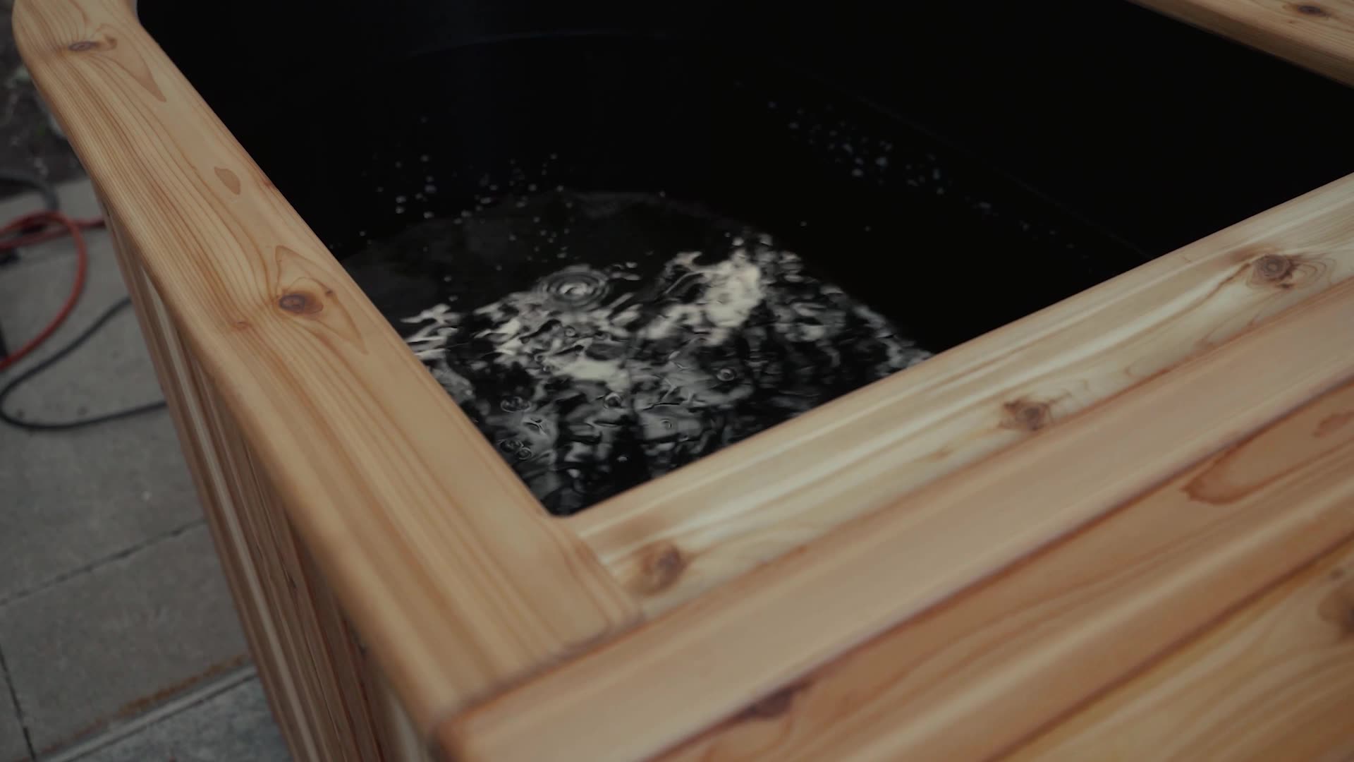 Water moving inside a SISU cold plunge